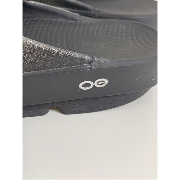 Oofos OOahh Luxe Slides Sandal Black Silver Womens Size 39 US 8 Mens 6 Slip On - Picture 5 of 10
